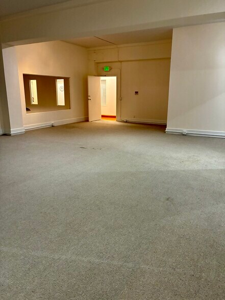 More Photos Of 2141 Mission St, San Francisco Loft Creative Space For Lease