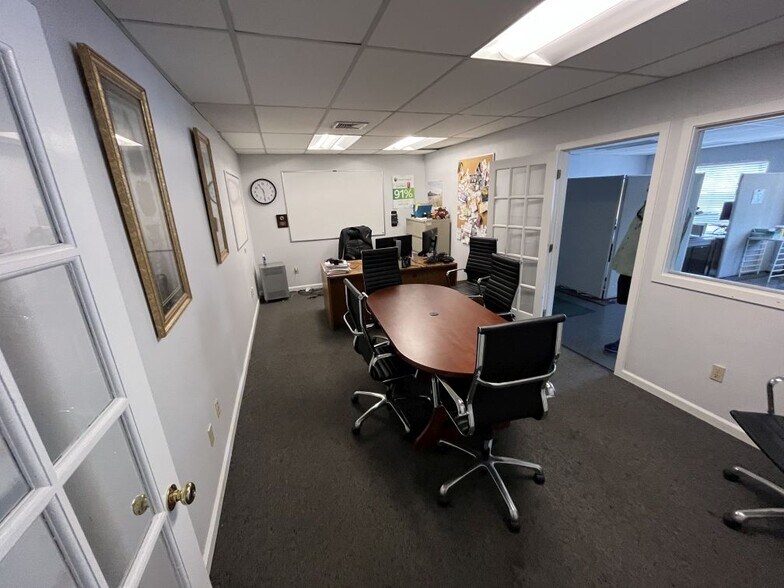 More Photos Of 393 Soundview Rd, Guilford Warehouse For Lease