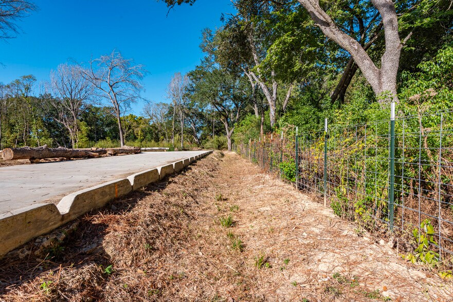 More Photos Of 225 Foster Street, Alvin Land For Sale