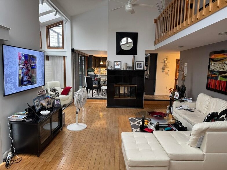 More Photos Of 136 W Grand Ave, Old Orchard Beach Hotel For Sale