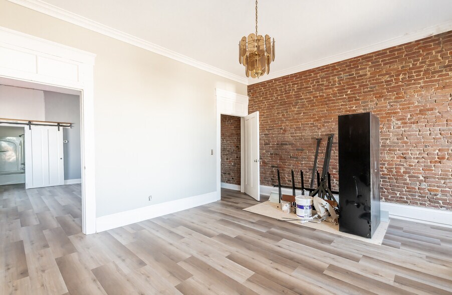 More Photos Of 1032 Story Ave, Louisville Bar For Lease