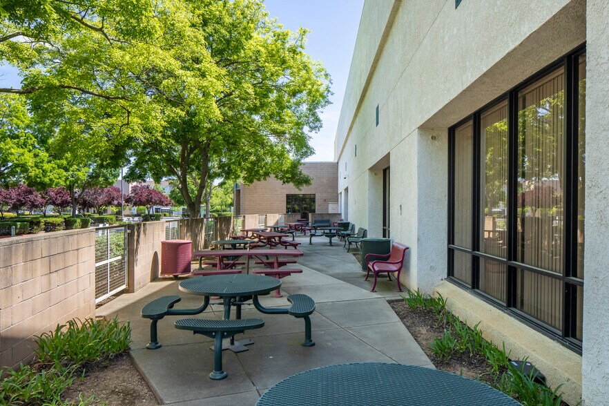 More Photos Of 10470 Old Placerville Rd, Sacramento Light Distribution For Lease