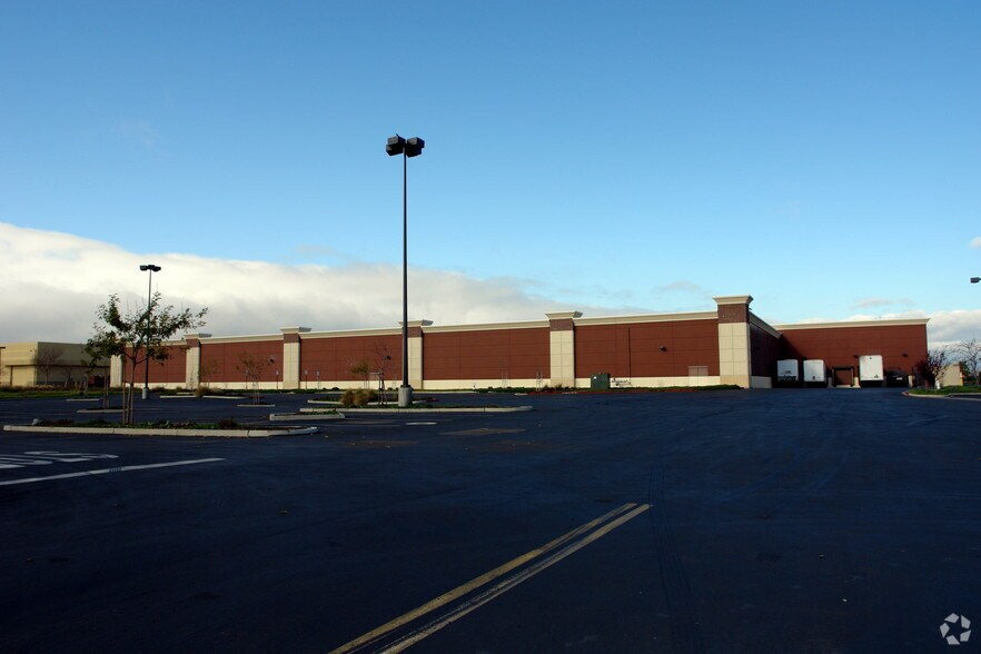 More Photos Of 570 Orange Dr, Vacaville Department Store For Lease