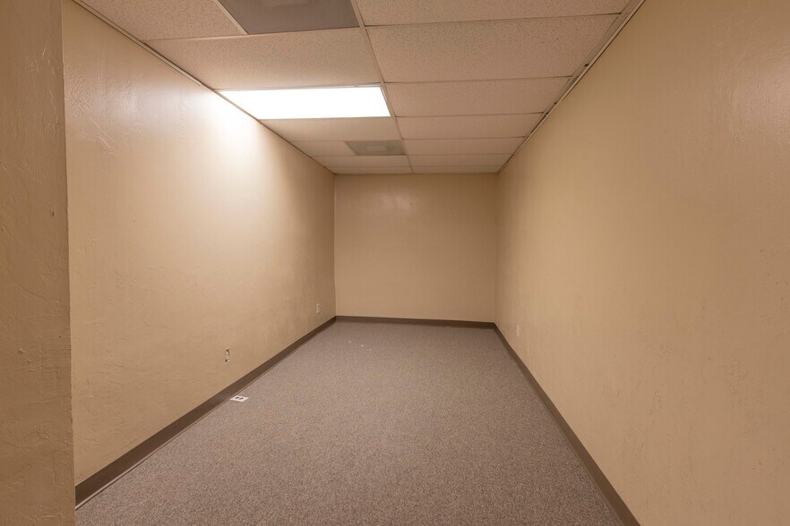 More Photos Of 1203 SE 9th Ter, Cape Coral Light Distribution For Lease