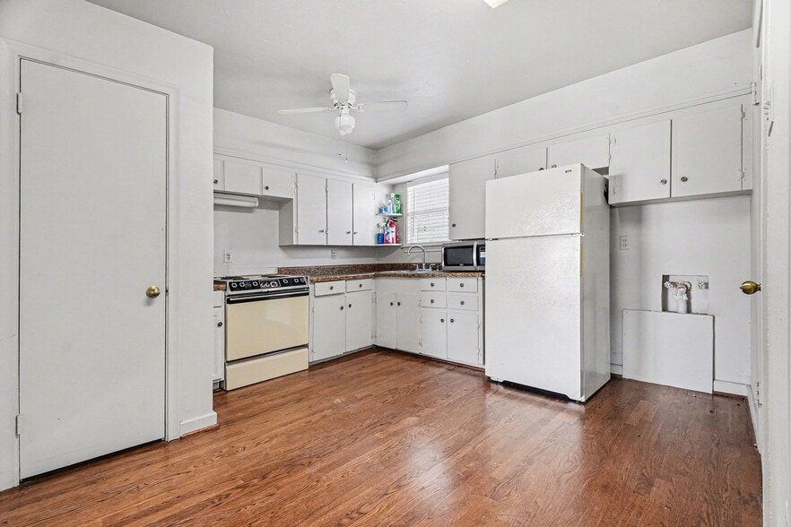 More Photos Of 1004 18th Pl, Plano Office For Lease