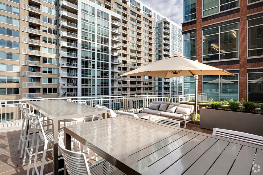 More Photos Of 2777 Crystal Dr, Arlington Unknown For Lease