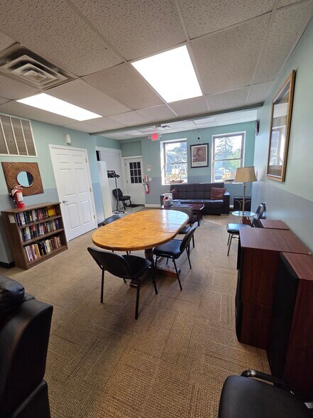 More Photos Of 11-23 Bannard St, Freehold Warehouse For Lease