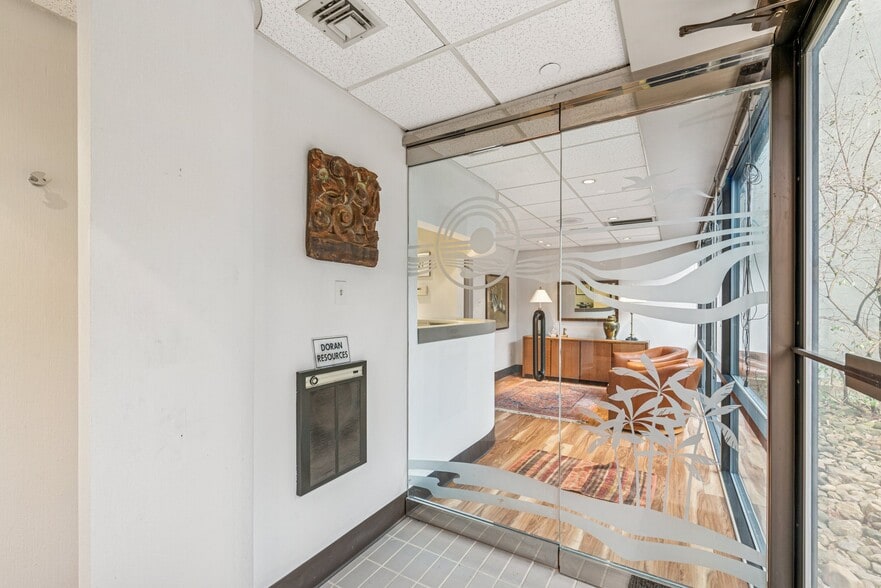 More Photos Of 750 Washington Rd, Mt Lebanon Apartments For Sale