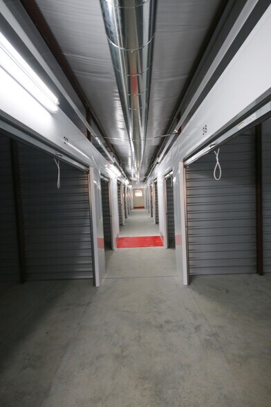 More Photos Of 431 S Mock rd, Albany Distribution For Sale