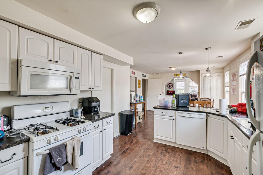 More Photos Of 173 Hamilton St, New Brunswick Specialty For Sale