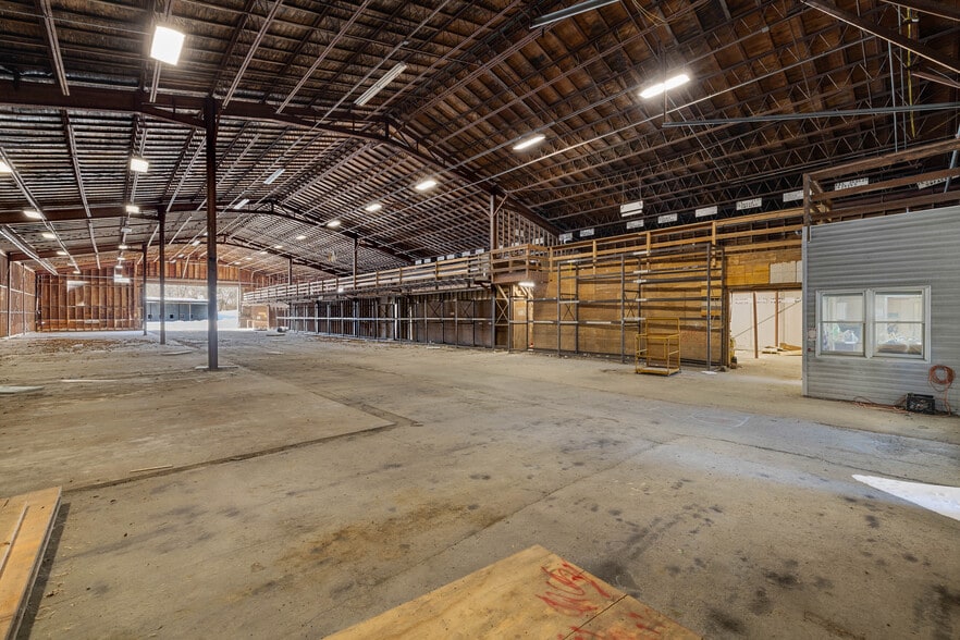 More Photos Of 45 Richards Grove Rd, Quaker Hill Service For Sale