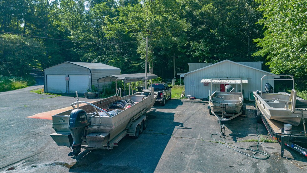 More Photos Of 6641 US Highway 62 W, Kuttawa Flex For Sale