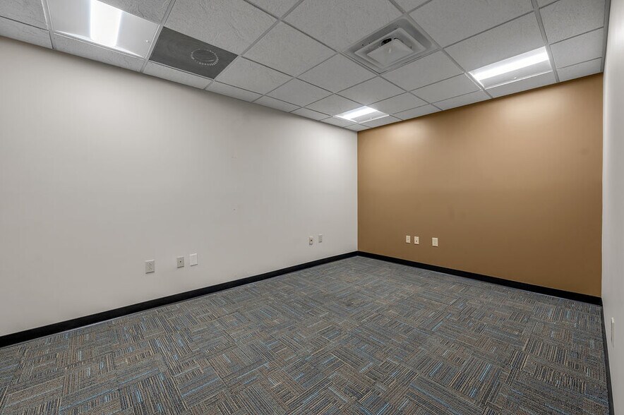 More Photos Of 250 Crossfield Dr, Versailles Industrial For Lease