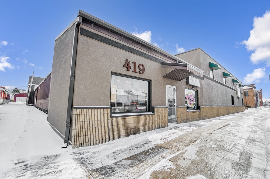 Primary Photo Of 413-419 N Main St, Findlay Showroom For Sale