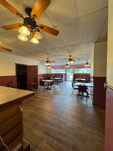 More Photos Of 150 Rockdale Rd, Follansbee Storefront For Lease