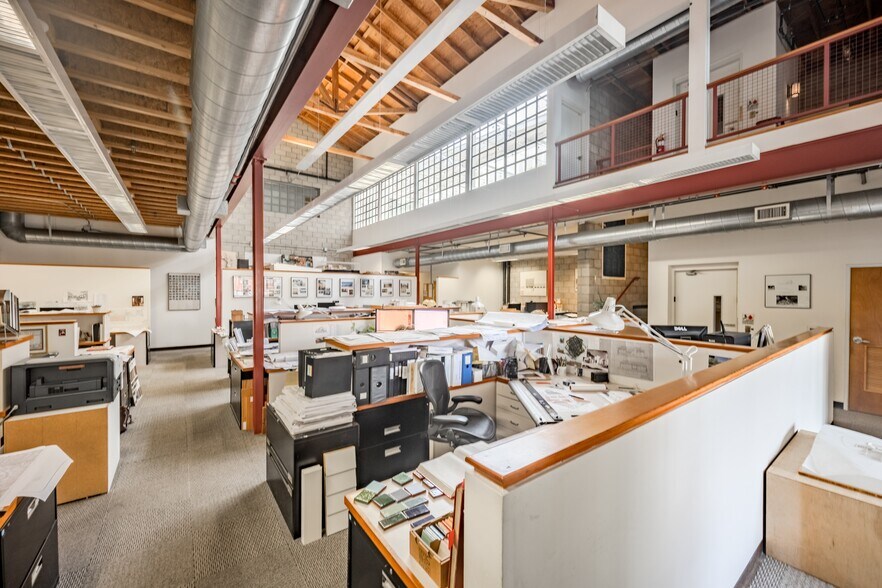 More Photos Of 1556 17th St, Santa Monica Office For Sale