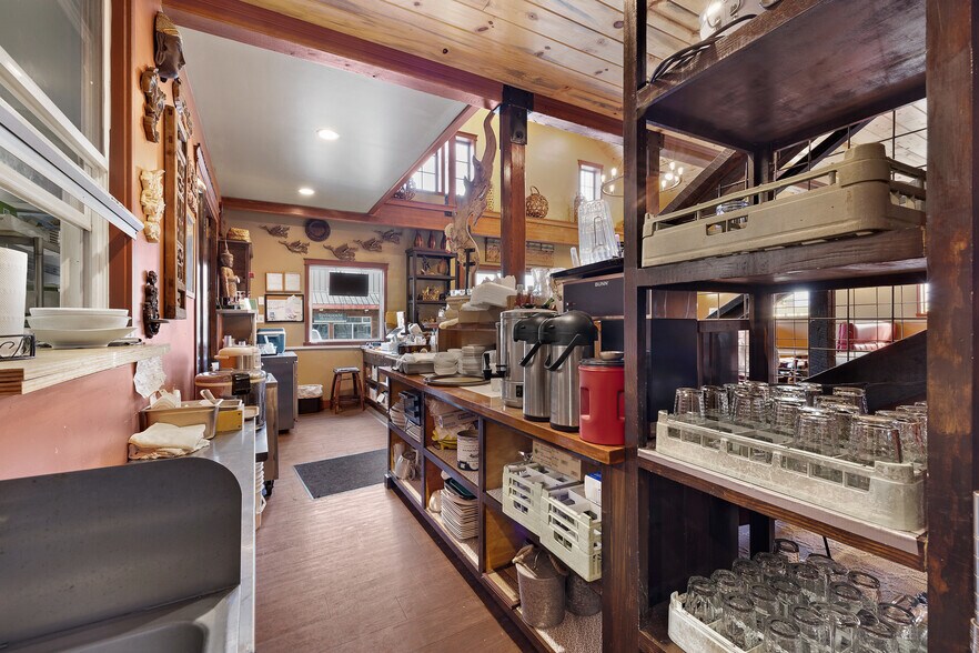 More Photos Of 111 W Bell St, Sequim Hotel For Sale