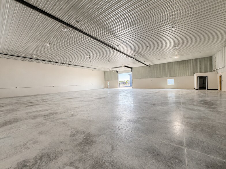 More Photos Of 3914 Indianapolis Rd, Columbus Warehouse For Lease