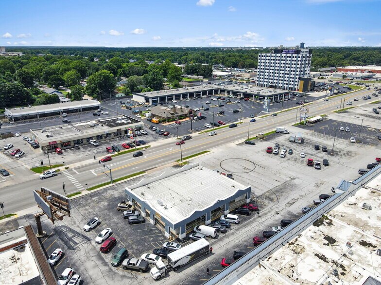 More Photos Of 1938 S Glenstone Ave, Springfield General Retail For Sale