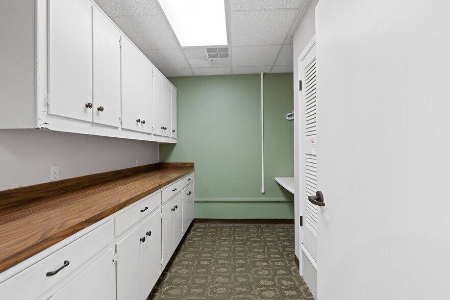 More Photos Of 1401 Applewood Dr, Dalton Medical For Lease