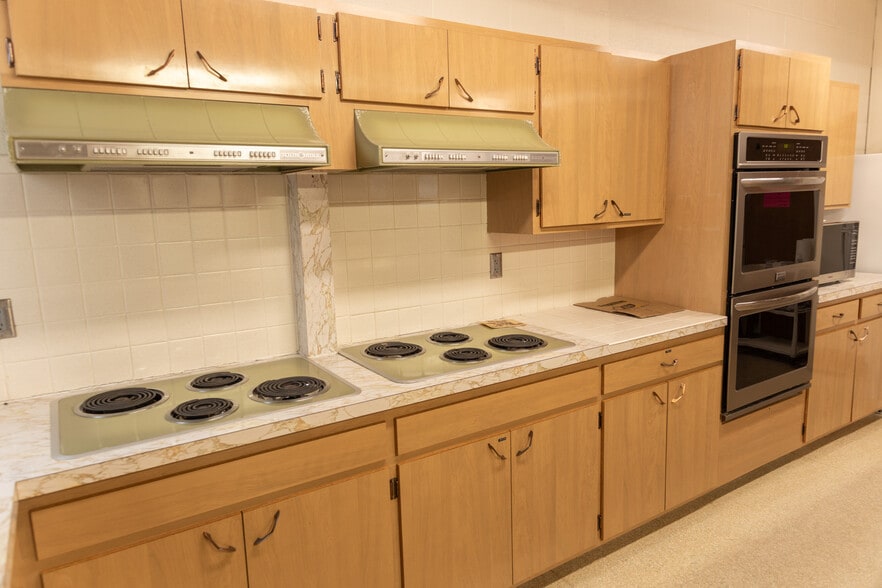 More Photos Of 381 H St, Hampton Religious Facility For Sale