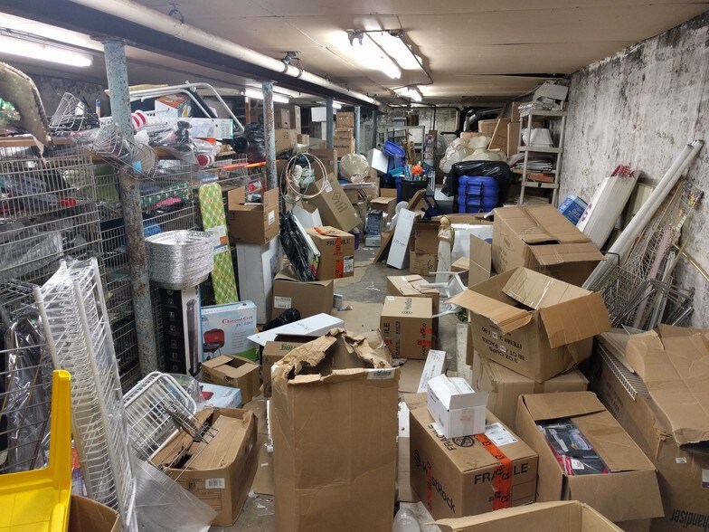 More Photos Of 116-10 Jamaica Ave, Richmond Hill Storefront Retail Office For Lease