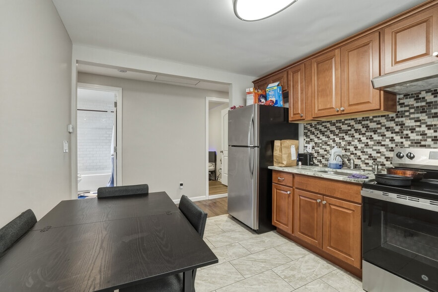 More Photos Of 150 N Delaware Ave, Lindenhurst Storefront Retail Residential For Sale