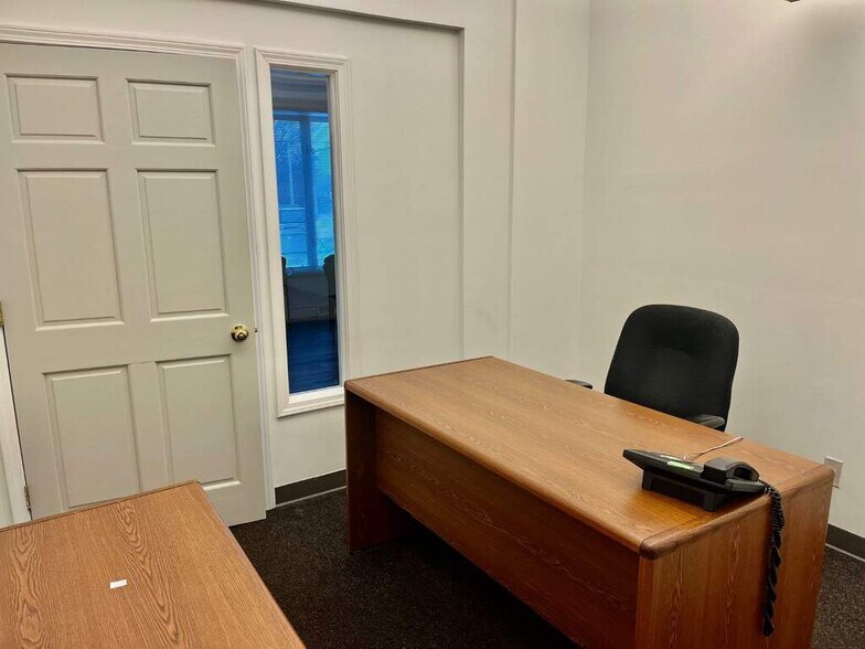 More Photos Of 1544 45th Ave, Munster Office For Lease