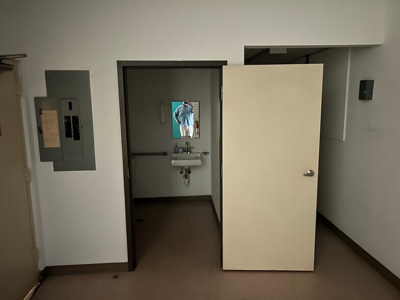 More Photos Of 306 Patrick Street Plz, Charleston General Retail For Lease