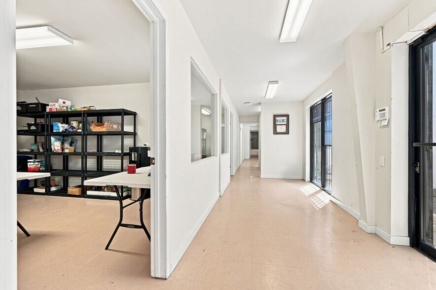 More Photos Of 2757 16th St, San Francisco Warehouse For Lease