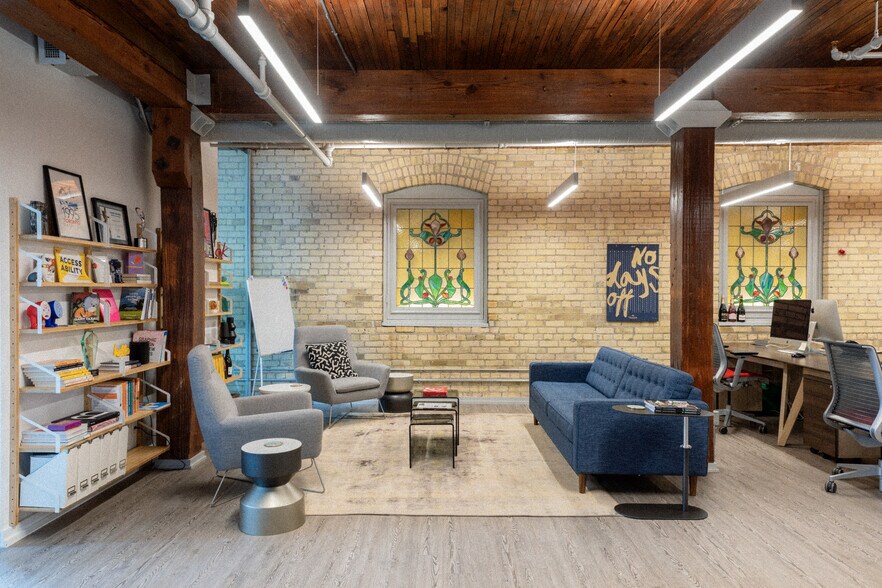 More Photos Of 18 Gloucester Ln, Toronto Office Residential For Sale