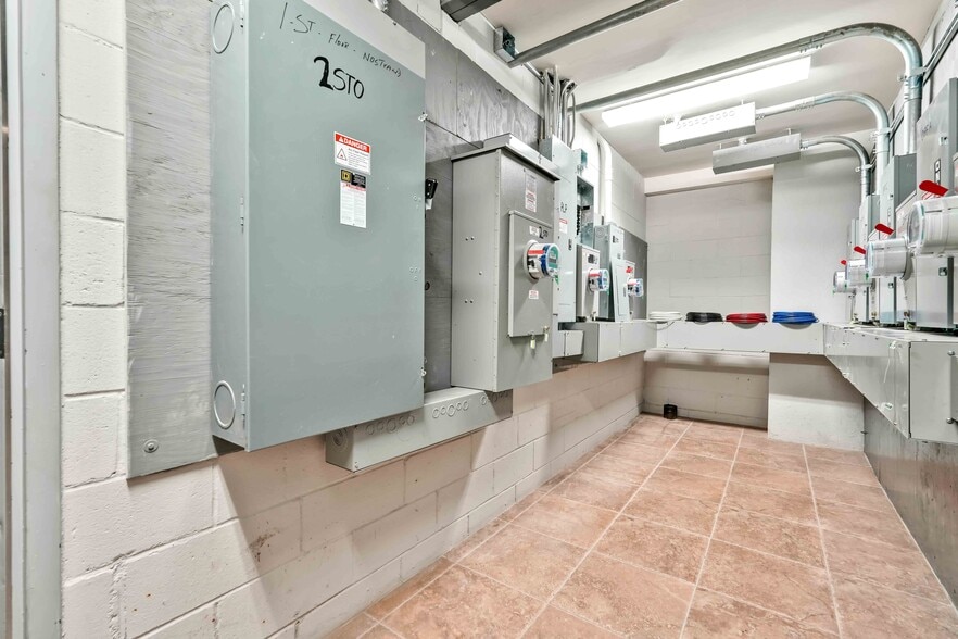 More Photos Of 405-407 Gates Ave, Brooklyn Loft Creative Space For Sale