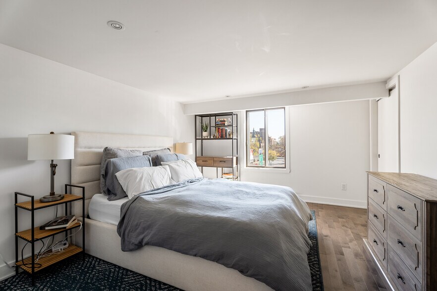 More Photos Of 3009 St Notre-Dame O, Montréal Restaurant For Sale