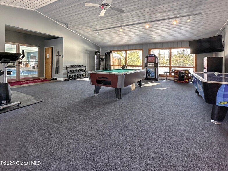 More Photos Of 1545 Us-9, Lake George Hospitality For Sale