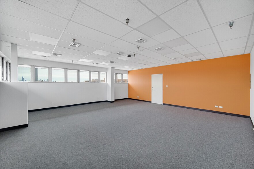 More Photos Of 5050 S State St, Chicago Office For Sale
