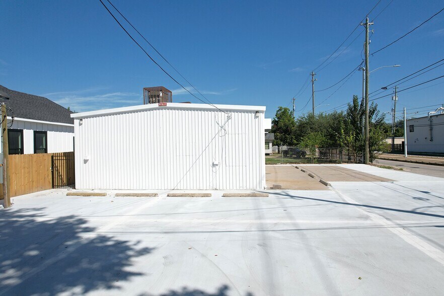More Photos Of 5701 Fulton St, Houston General Retail For Lease
