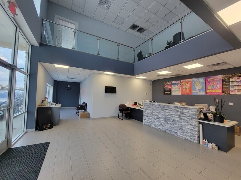 More Photos Of 6631 N Sam Houston Pky W, Houston Warehouse For Sale