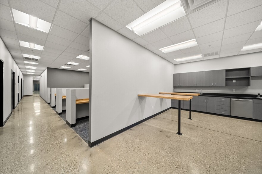 More Photos Of 210 SE 34th St, Bentonville Office For Sale