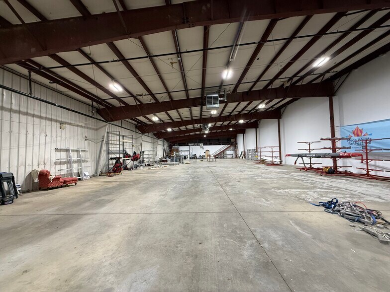 More Photos Of 69 Dudley Rd, Sutton Warehouse For Lease