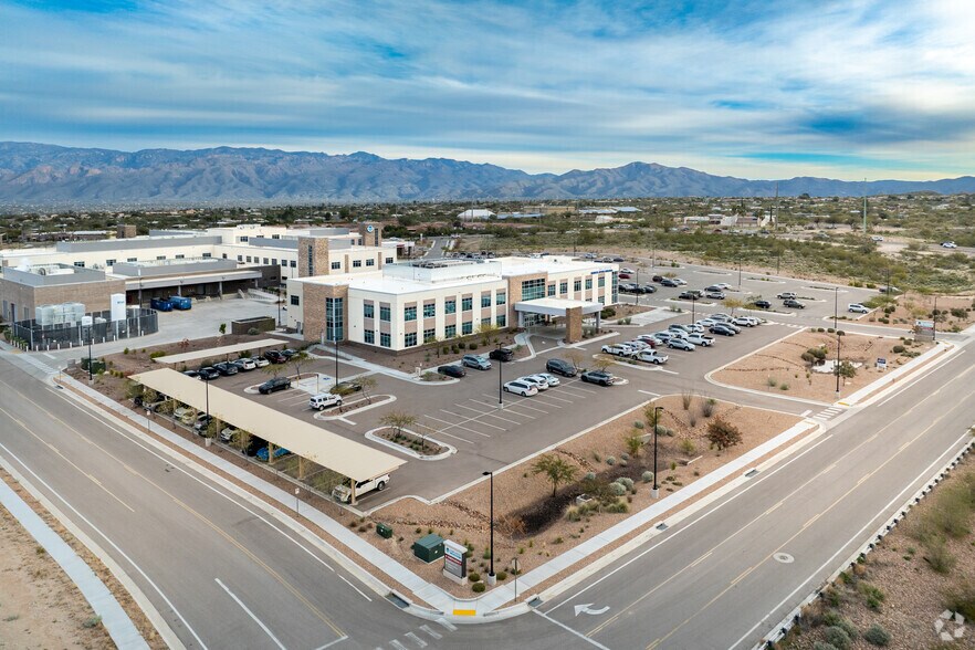 More Photos Of 2300 S Houghton Rd, Tucson Medical For Lease