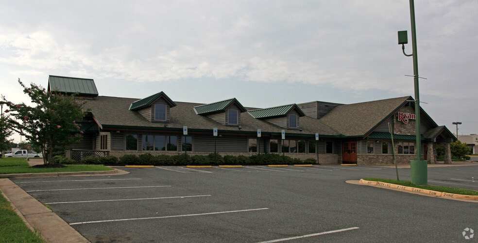 More Photos Of 1780 Carl D. Silver Pky, Fredericksburg Restaurant For Lease