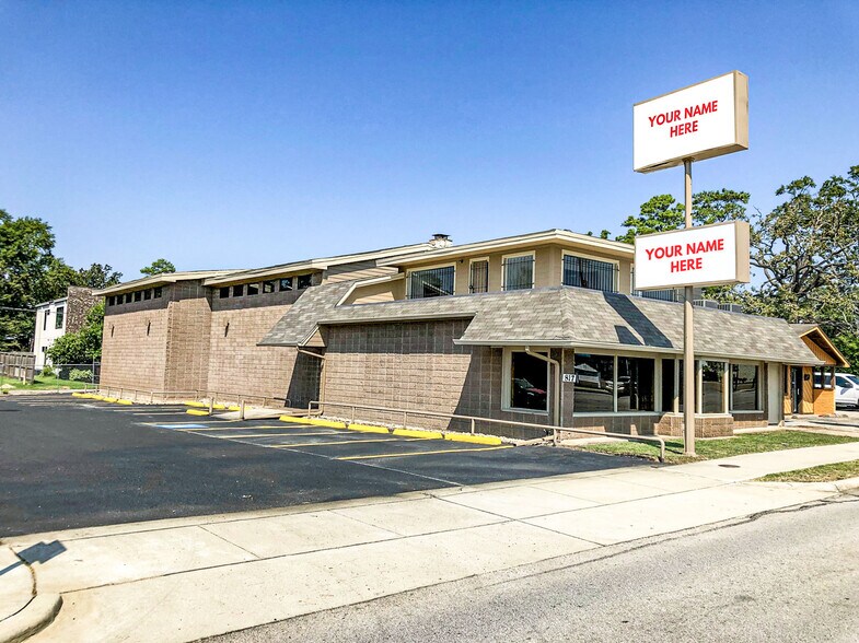 More Photos Of 817 N Frazier St, Conroe Freestanding For Sale