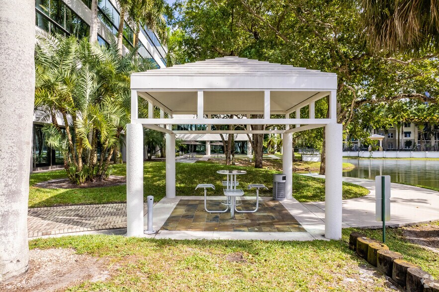 More Photos Of 600 N Pine Island Rd, Plantation Office For Lease