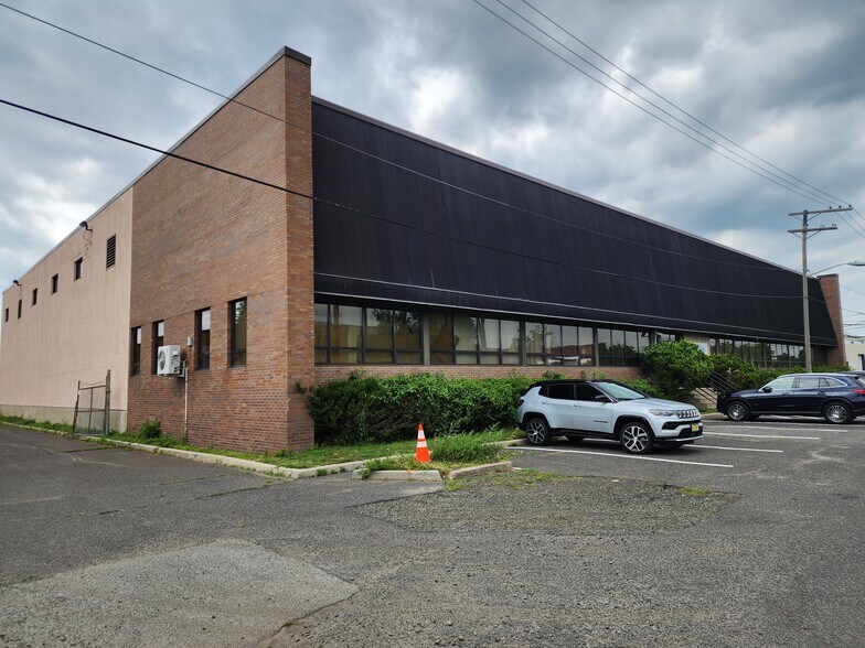 More Photos Of 170 Roosevelt Pl, Palisades Park Distribution For Lease