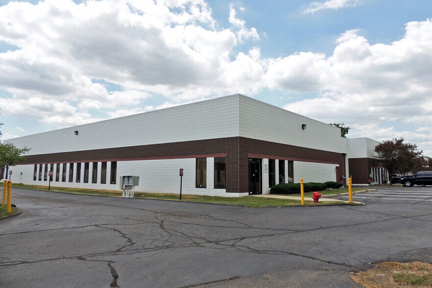 Primary Photo Of 11900-11950 Farmington Rd, Livonia Warehouse For Lease