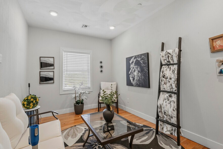 More Photos Of 812 Broad St, Milford Apartments For Sale