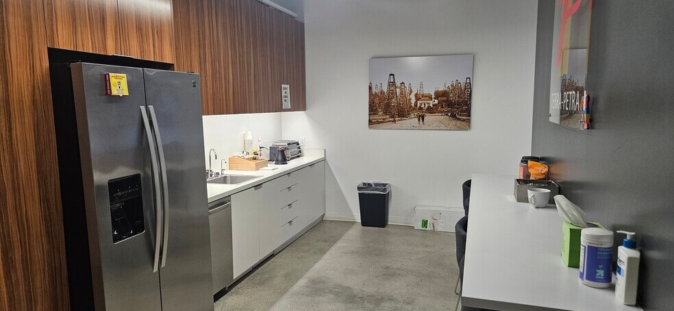 More Photos Of 700 S Flower St, Los Angeles Office For Lease