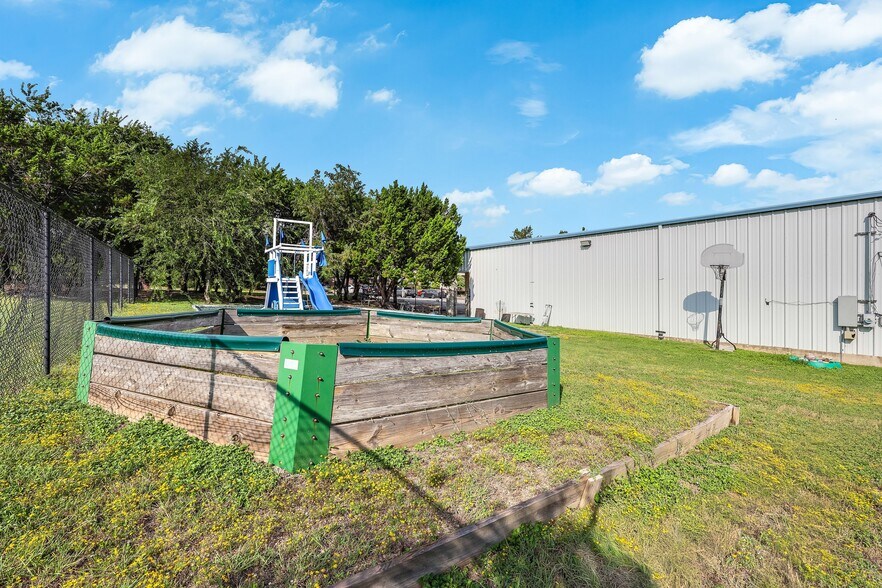 More Photos Of 20615 Dawn Dr, Lago Vista Freestanding For Sale