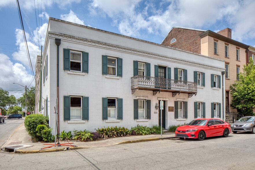 More Photos Of 301 W York St, Savannah Office For Sale