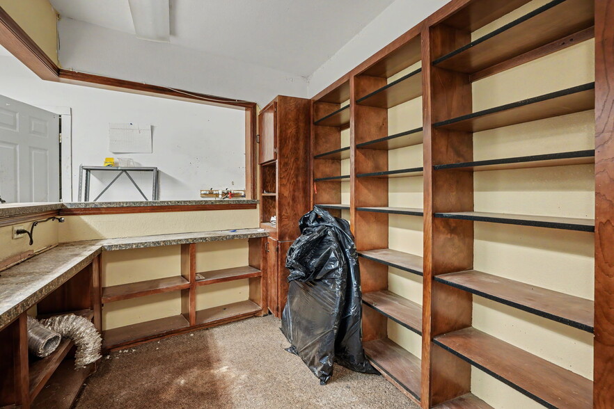More Photos Of 1220 S Broadway, Hobart Office For Sale